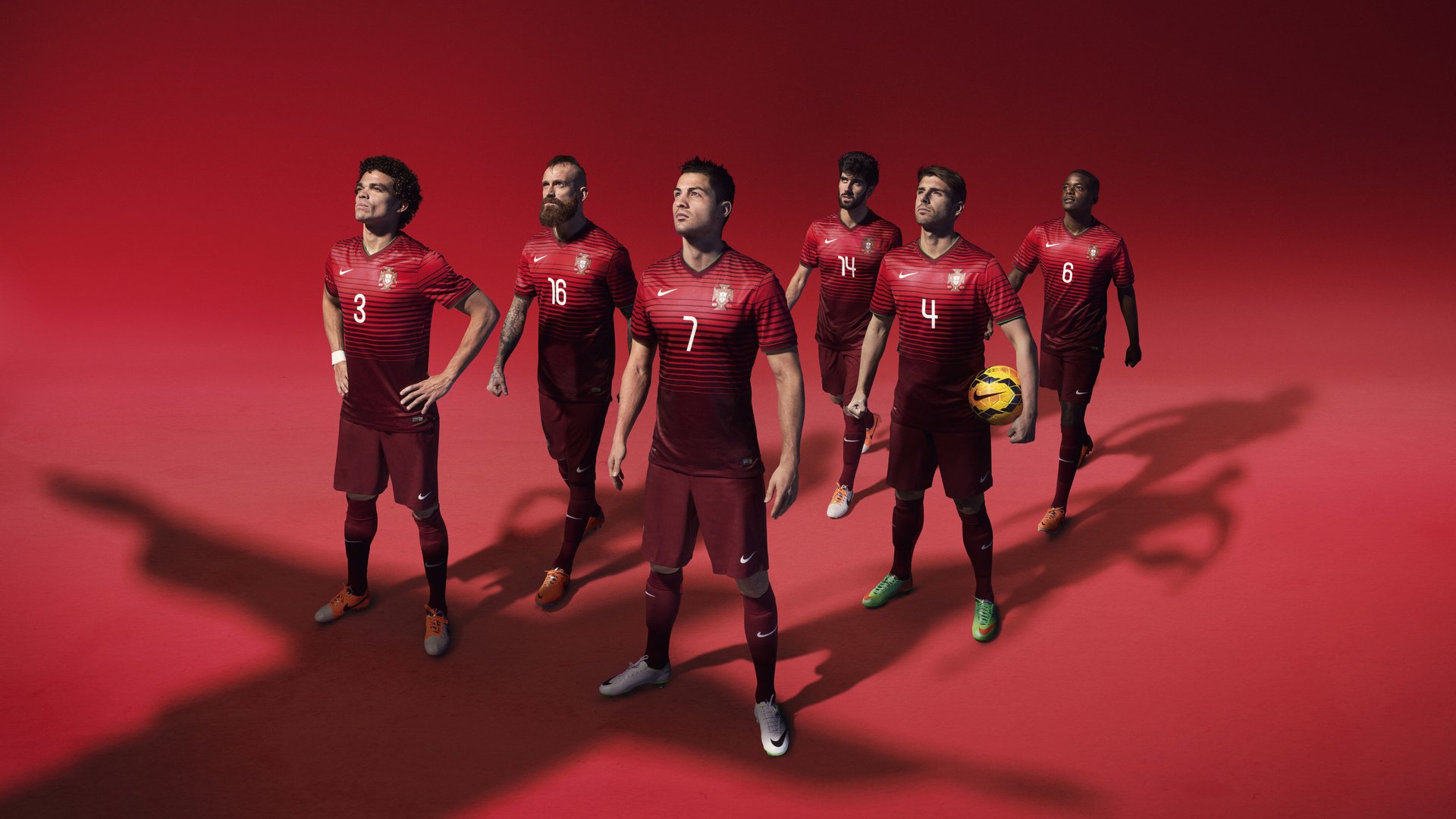 英超巅峰对决:精彩对攻,场场震撼!,英超巅峰时期